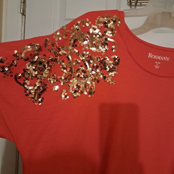 Festive red Roaman's top! - Picture 3 of 3